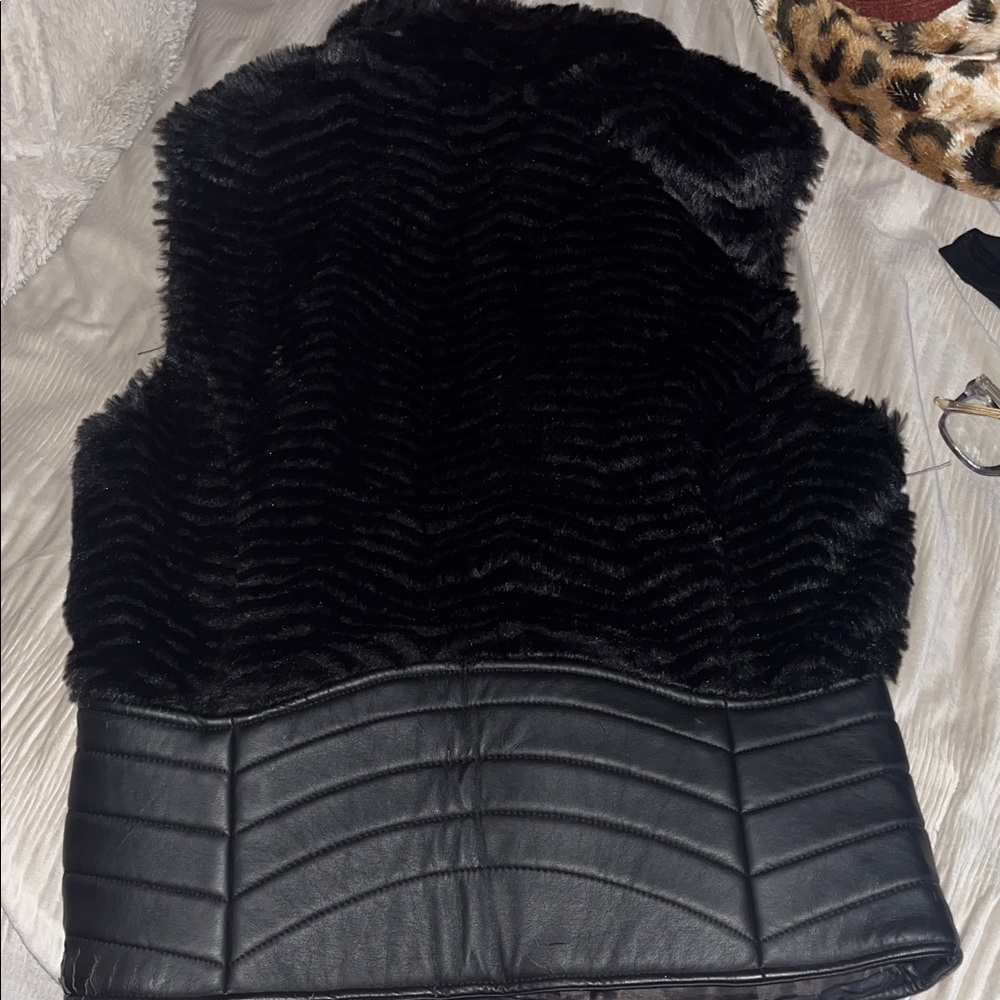 Cavalini Black Faux-Fur Zip Vest with Leather-Look Pockets - Picture 3 of 3